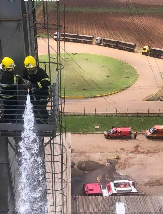 Em Lucas: bombeiros combatem incêndio de grande proporção em silo de grãos 83 WhatsApp Image 2022 01 14 at 10.11.59