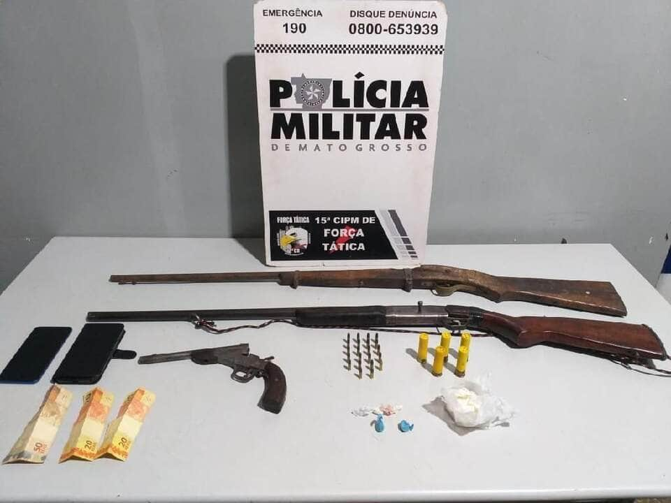 dois homens sao presos por porte ilegal de arma de fogo e trafico de drogas