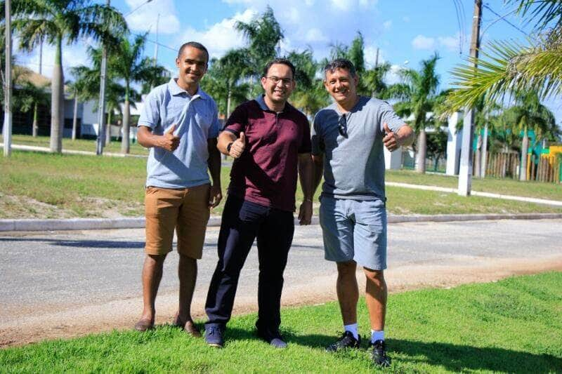 equipe de esporte e lazer visita local onde sera construido o complexo esportivo de lucas do rio verde