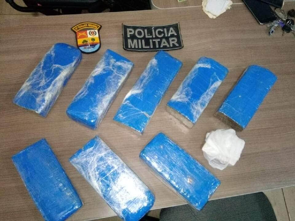 homem e preso pela pm com 4 kg de drogas no interior