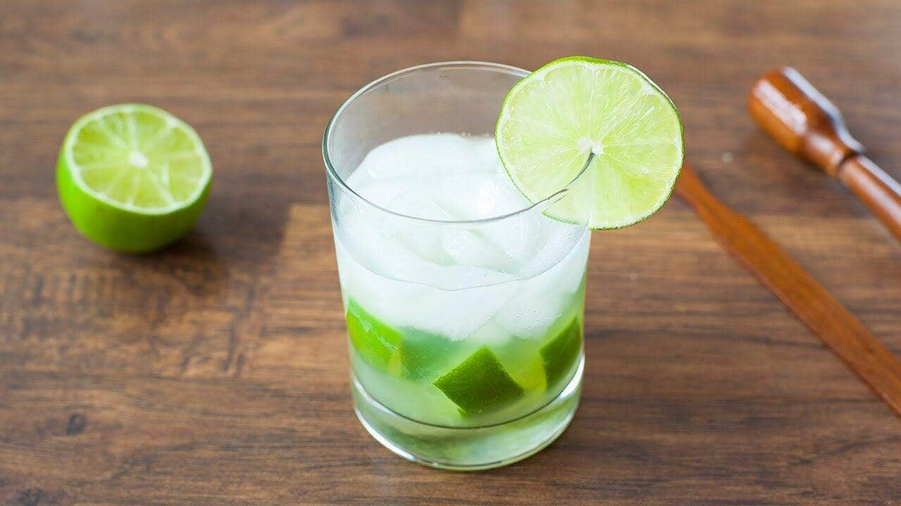 como fazer caipirinha de limão