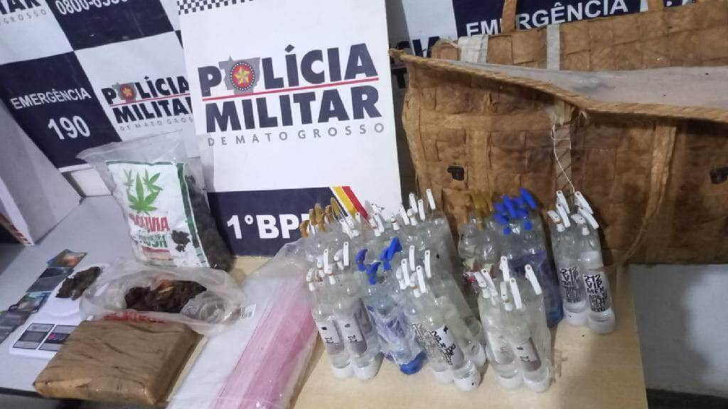 pm prende dupla com frascos de lanca perfume e maconha