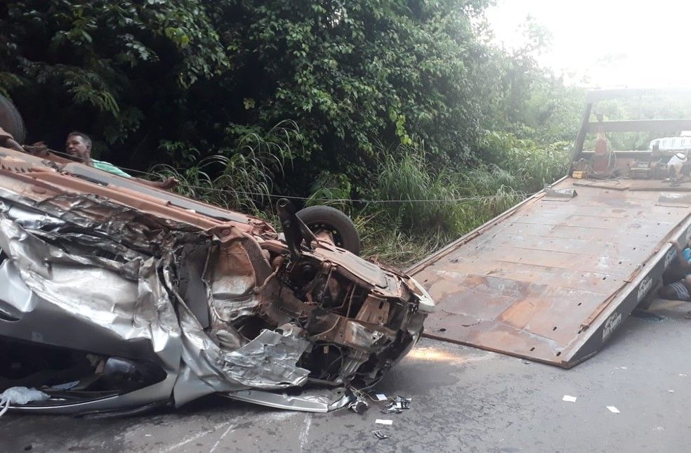 Acidente ao invadir pista contrária na estrada de Chapada dos Guimarães