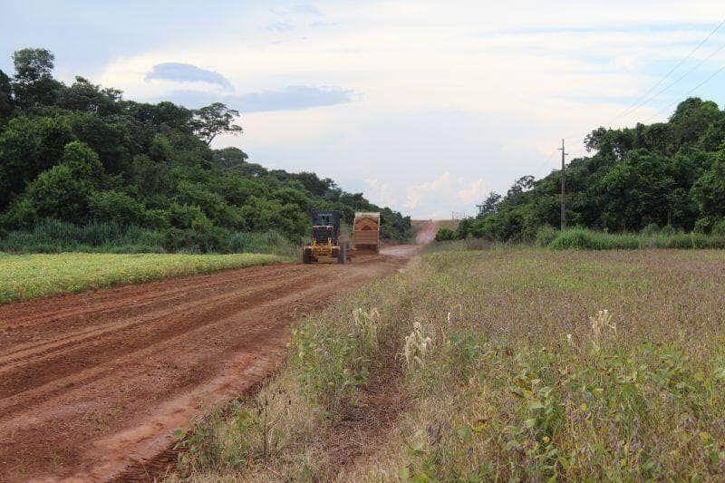 conservacao das estradas rurais segue mesmo em periodo chuvoso