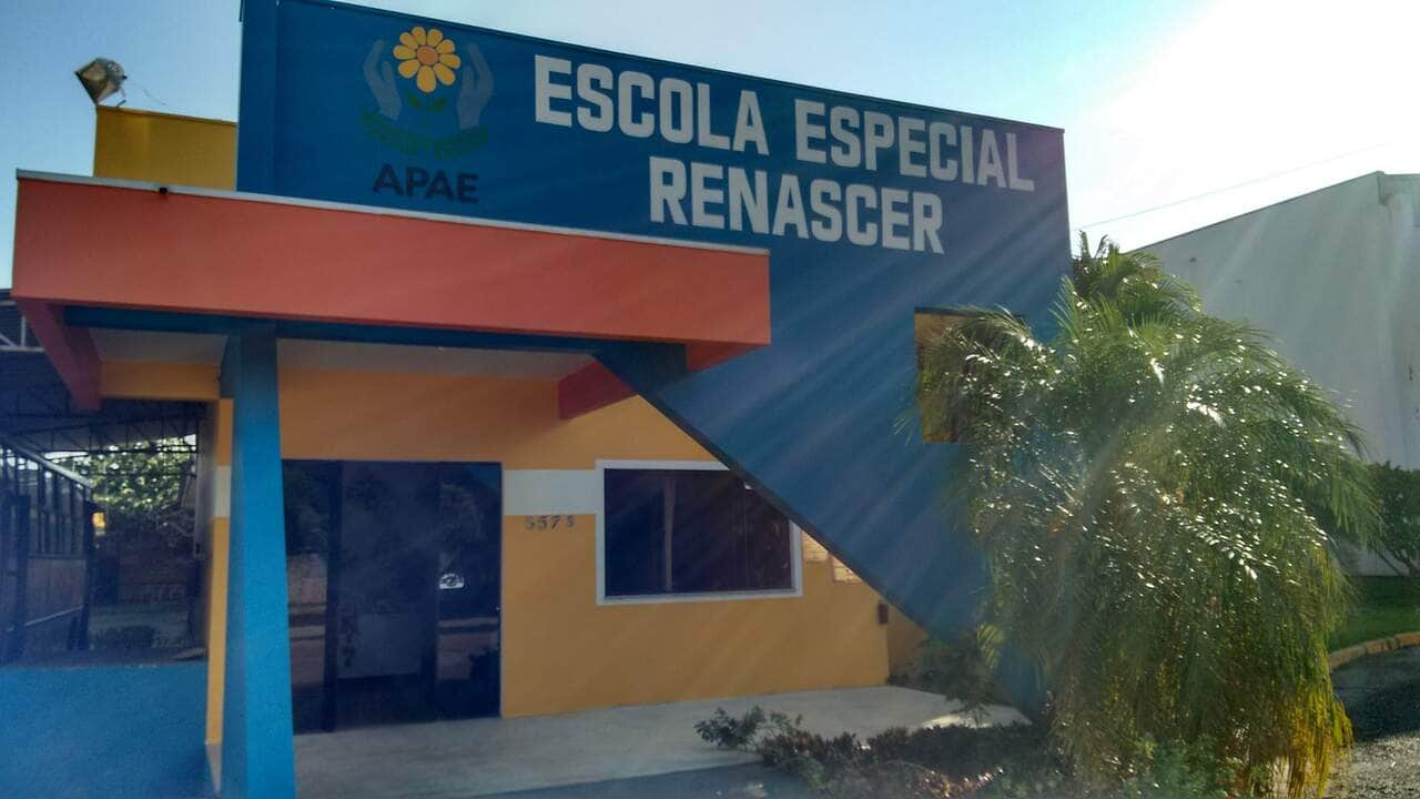 fachada escola apae lrv