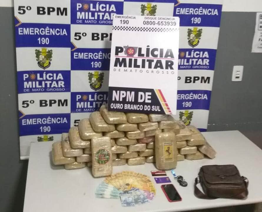 homem e preso pela pm com 45 quilos de pasta base de cocaina em itiquira