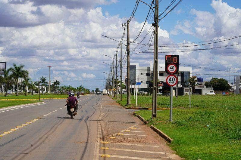 lombadas eletronicas registram velocidade de 180 km h na avenida universitaria