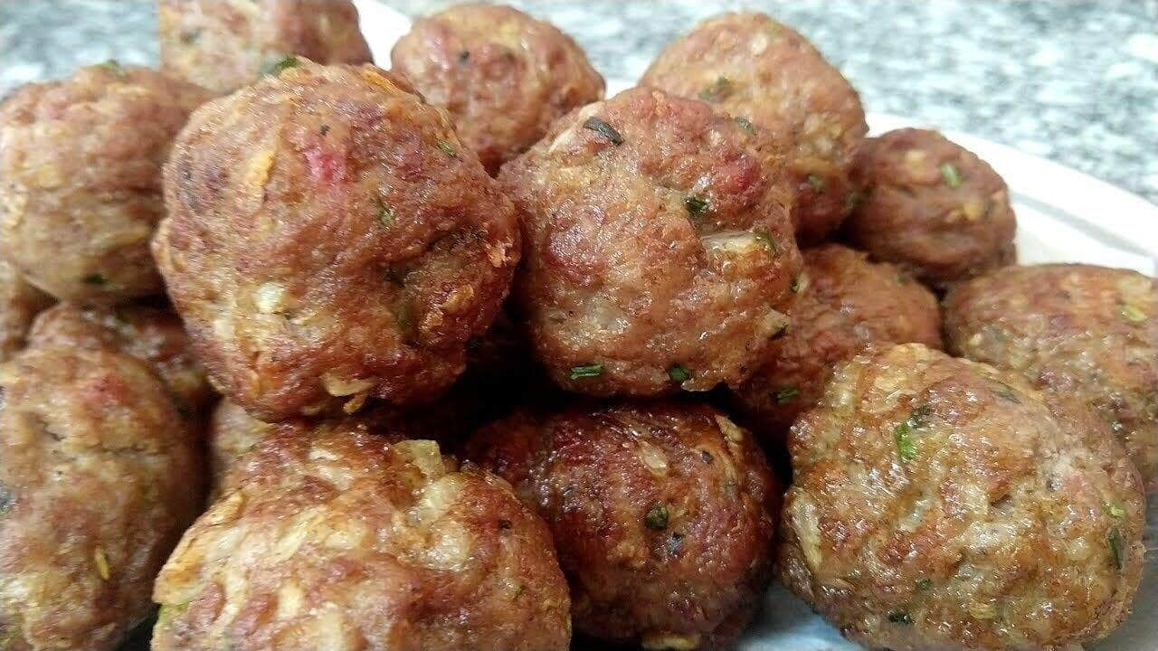 como fazer bolinho de carne moida