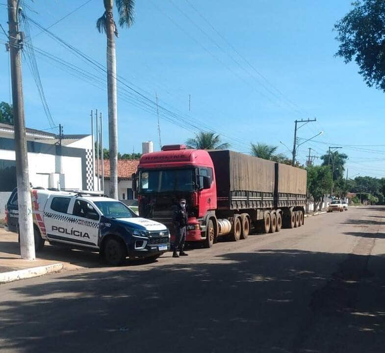 pm recupera caminhao roubado em rodovia e prende suspeito