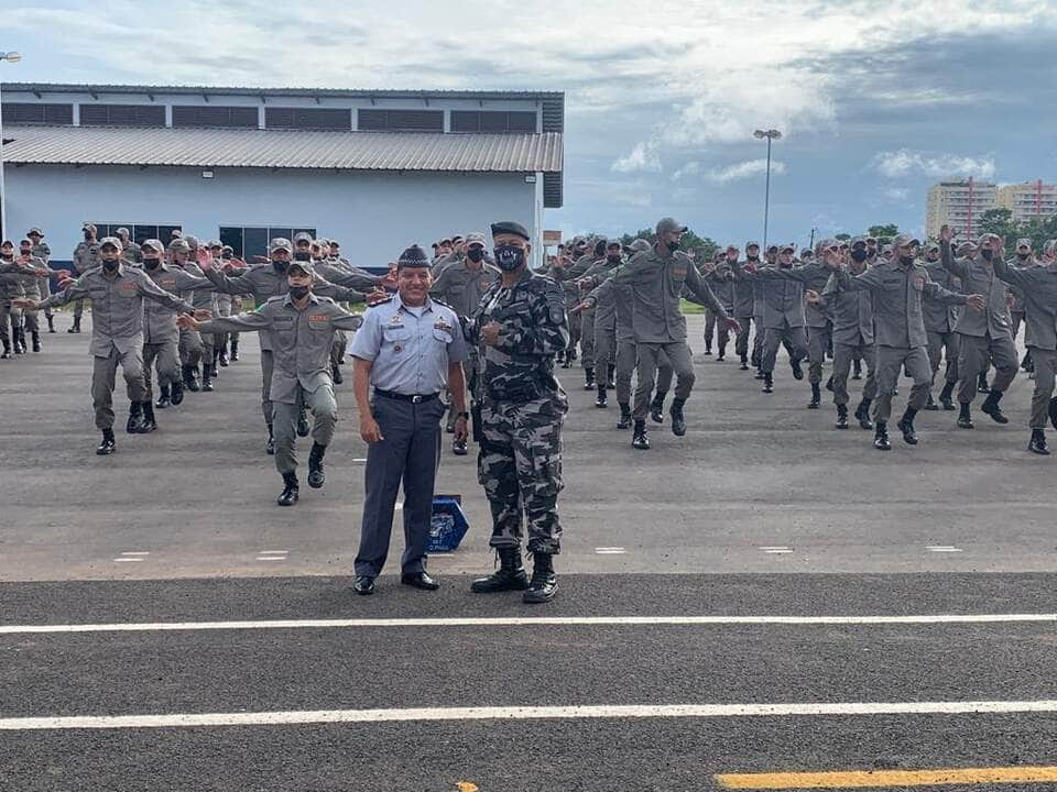 policia comunitaria de mato grosso ministra treinamento de novos policiais do acre