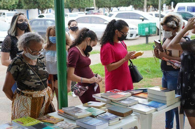 praca da liberdade recebe publico na primeira edicao do ano da feira do artesao