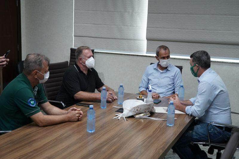 prefeito miguel vaz e deputado xuxu dal molin discutem emendas para lucas do rio verde