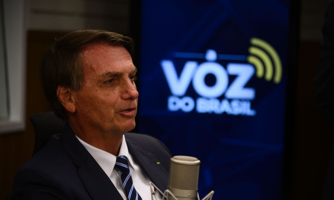presidente bolsonaro fala sobre auxilio brasil e prioridades para 2022
