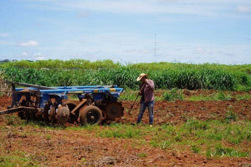 secretaria auxilia pequenos produtores com maquinario do programa patrulha agricola