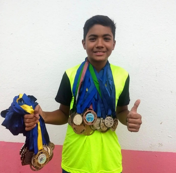 atleta de 13 anos de lucas do rio verde e selecionado em equipe de natacao em sao paulo