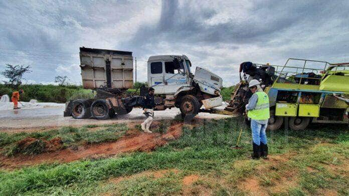 carreta destruida 696x391 1