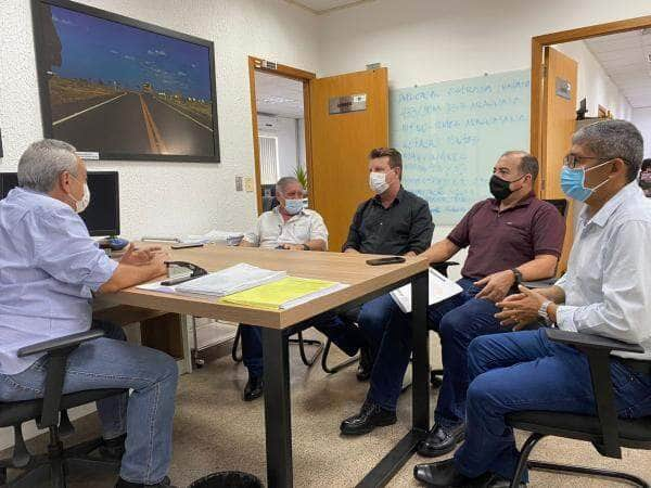 em cuiaba prefeito e secretarios buscam obras de infraestrutura para sorriso