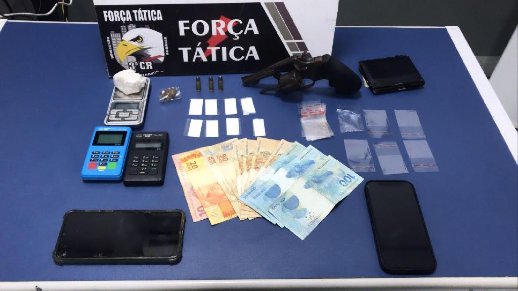 forca tatica prende dupla por trafico de drogas e porte ilegal de arma