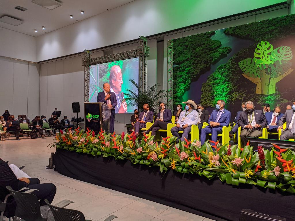 mato grosso assina plano manaus para combate a pobreza e desmatamento ilegal na amazonia