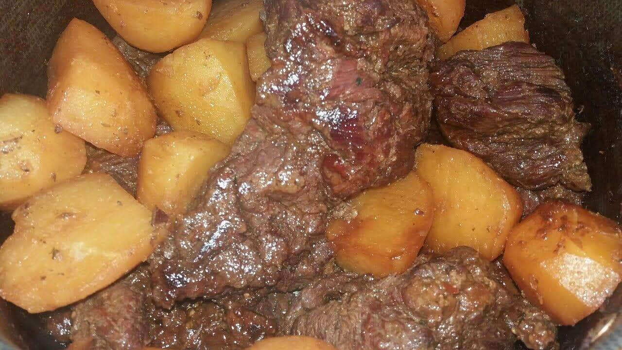 como fazer carne assada com batatas