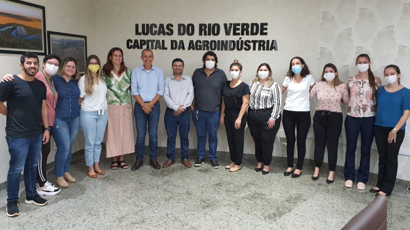 novos medicos residentes sao recepcionados pelo prefeito miguel vaz