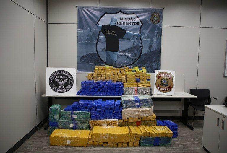 pf prende dois homens e apreende 600 kg de maconha em seropedica no rio de janeiro