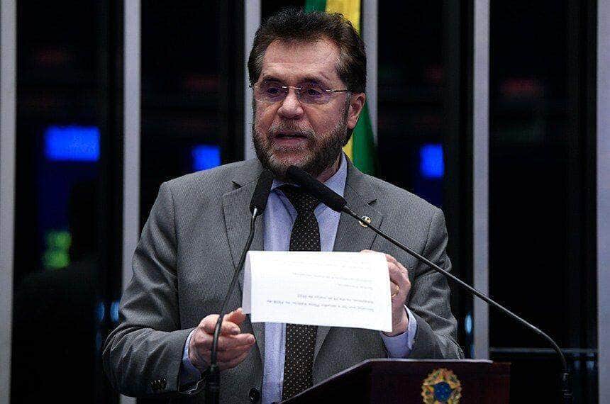 plinio valerio critica ato de paraquedista em programa de luciano huck