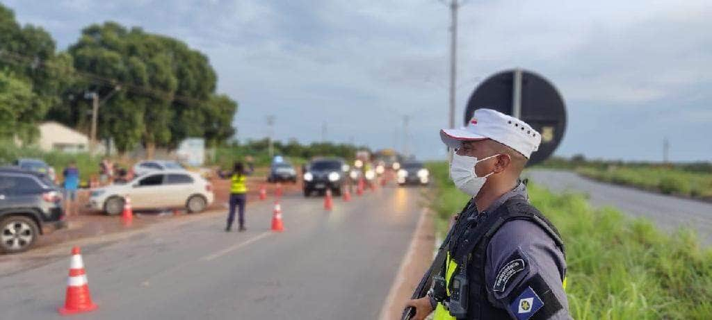 pm aborda 1 2 mil motoristas e prende 22 pessoas em flagrante na baixada cuiabana