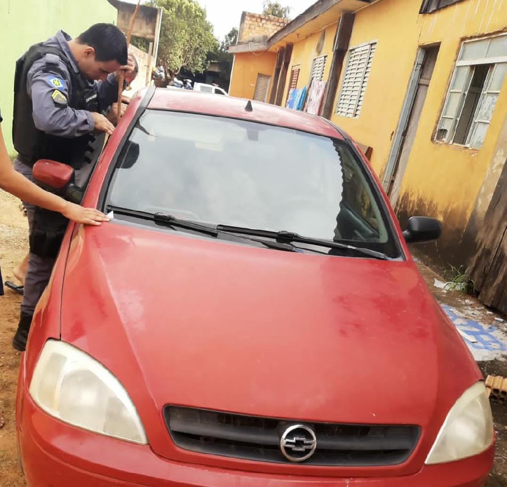 policiais militares resgatam bebe trancado no carro em ipiranga do norte