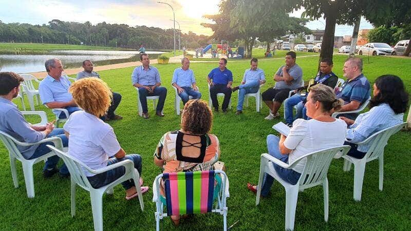 prefeito miguel vaz e secretarios participam de reuniao com presidentes de bairros