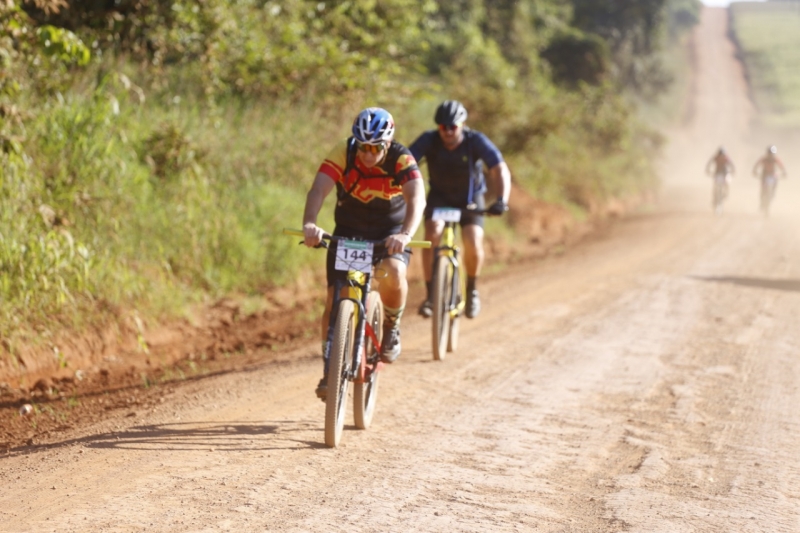 ciclistas participam da 5ª edicao do desafio brutalidade maxima em lucas do rio verde