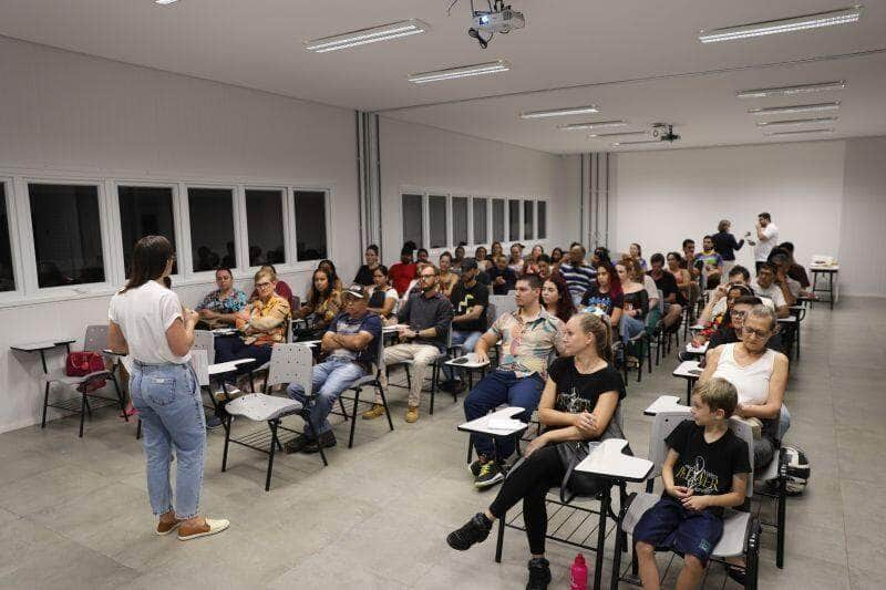 encontro sobre editais de fomento reune produtores culturais em lucas do rio verde