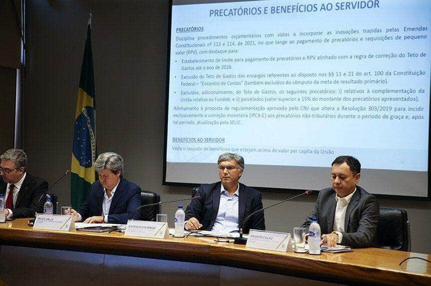 governo reserva r 11 7 bilhoes para reajuste de servidores em 2023