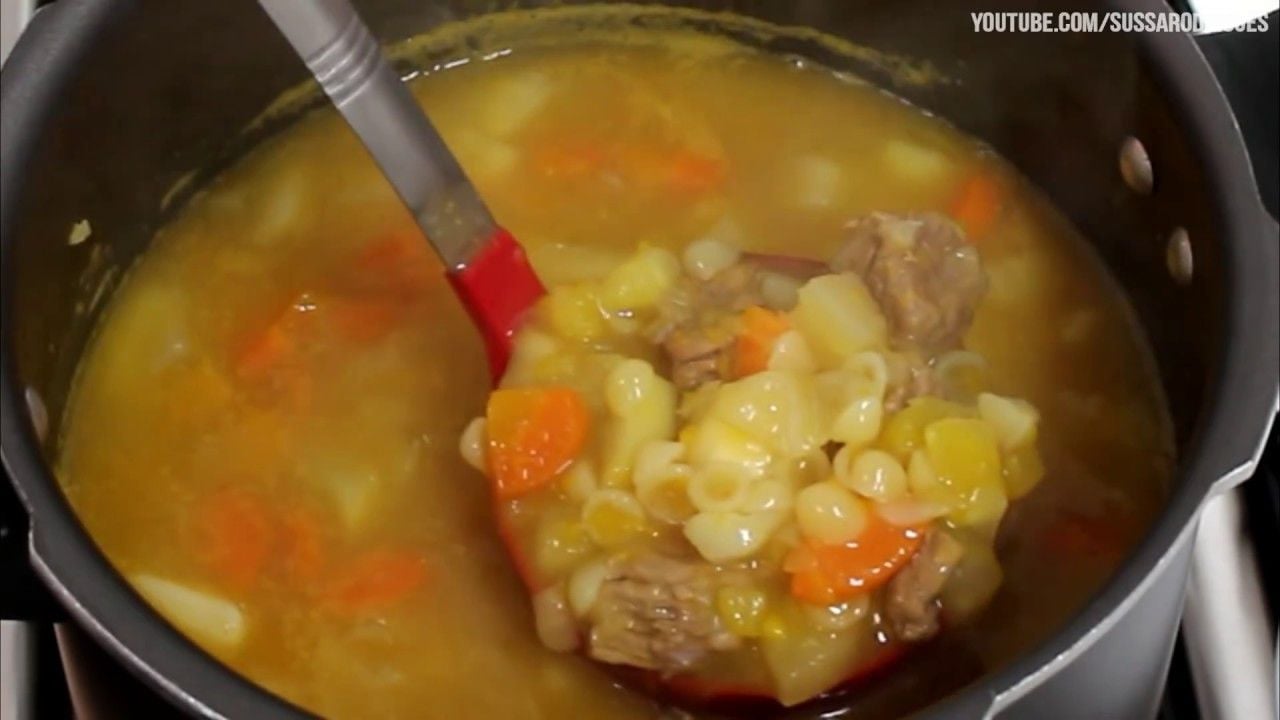 como fazer sopa de macarrão com carne