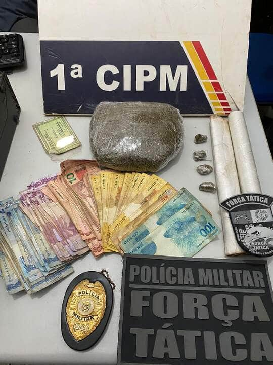 mulher e presa pela pm com maconha e dinheiro do trafico de drogas