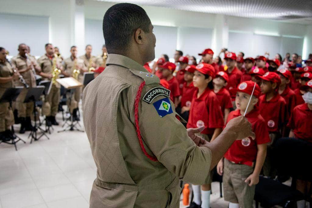 projetos do corpo de bombeiros beneficia 140 criancas e adolescentes com atividades educativas e musicais