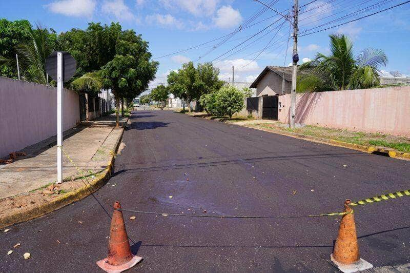 secretaria de infraestrutura e obras avanca no revestimento com lama asfaltica nos bairros