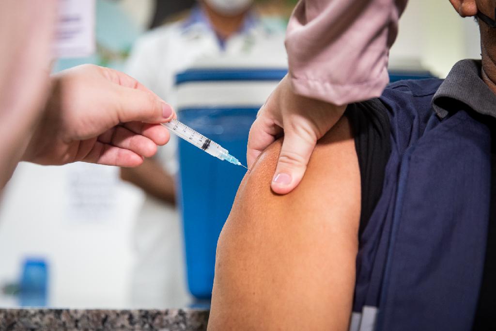 ses alerta para importancia de idosos e profissionais da saude se vacinarem contra influenza