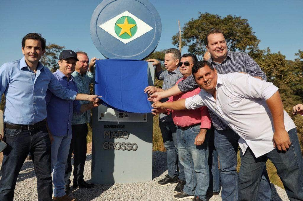 nenhum governo fez o que esse esta fazendo dando dignidade para a populacao de toda regiao afirma prefeito em entrega de pontes de concreto e assinatura de convenios com municipios