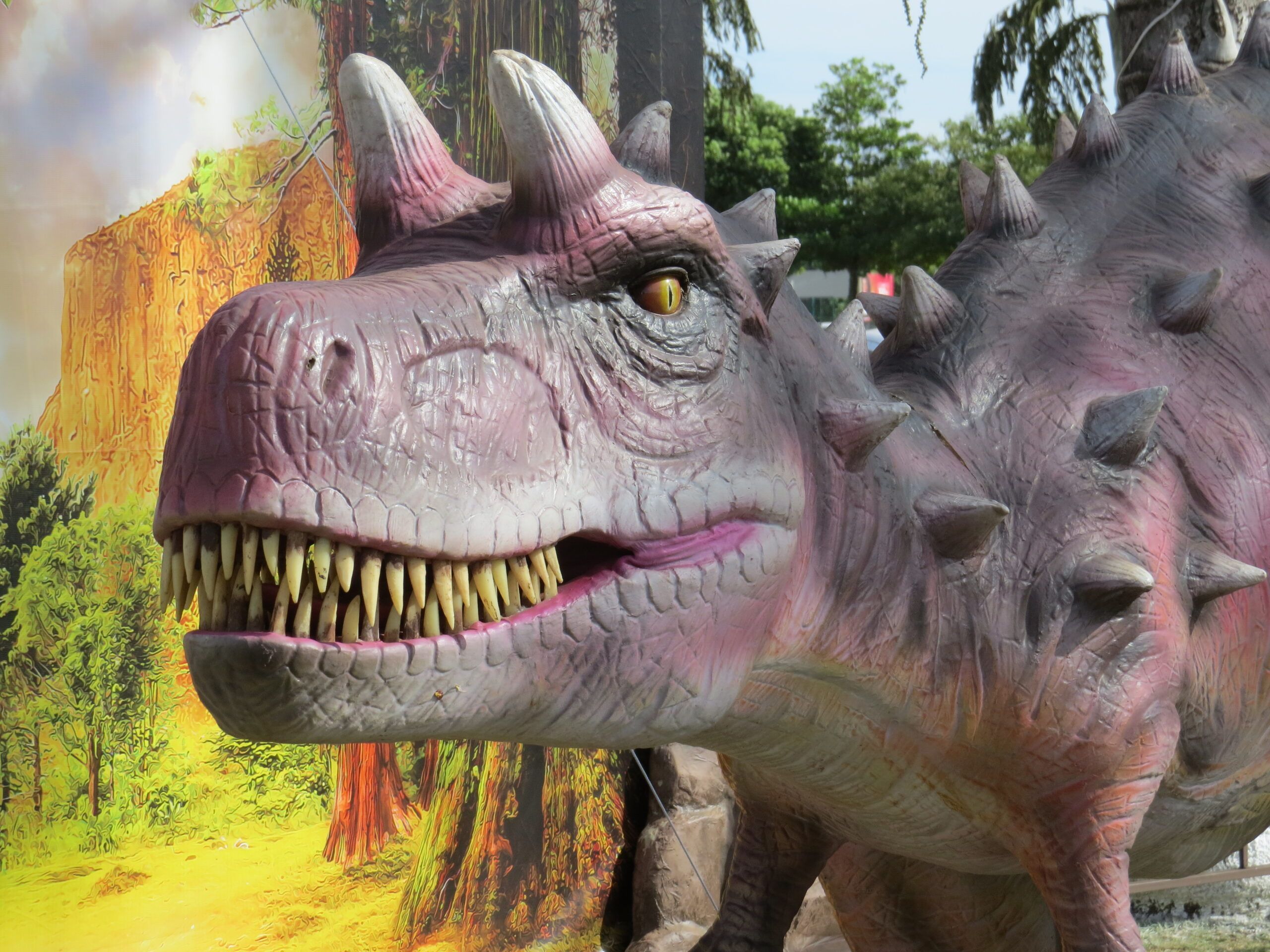 Réplicas animatrônicas de dinossauros são atração da Expodinos em Lucas do Rio  Verde