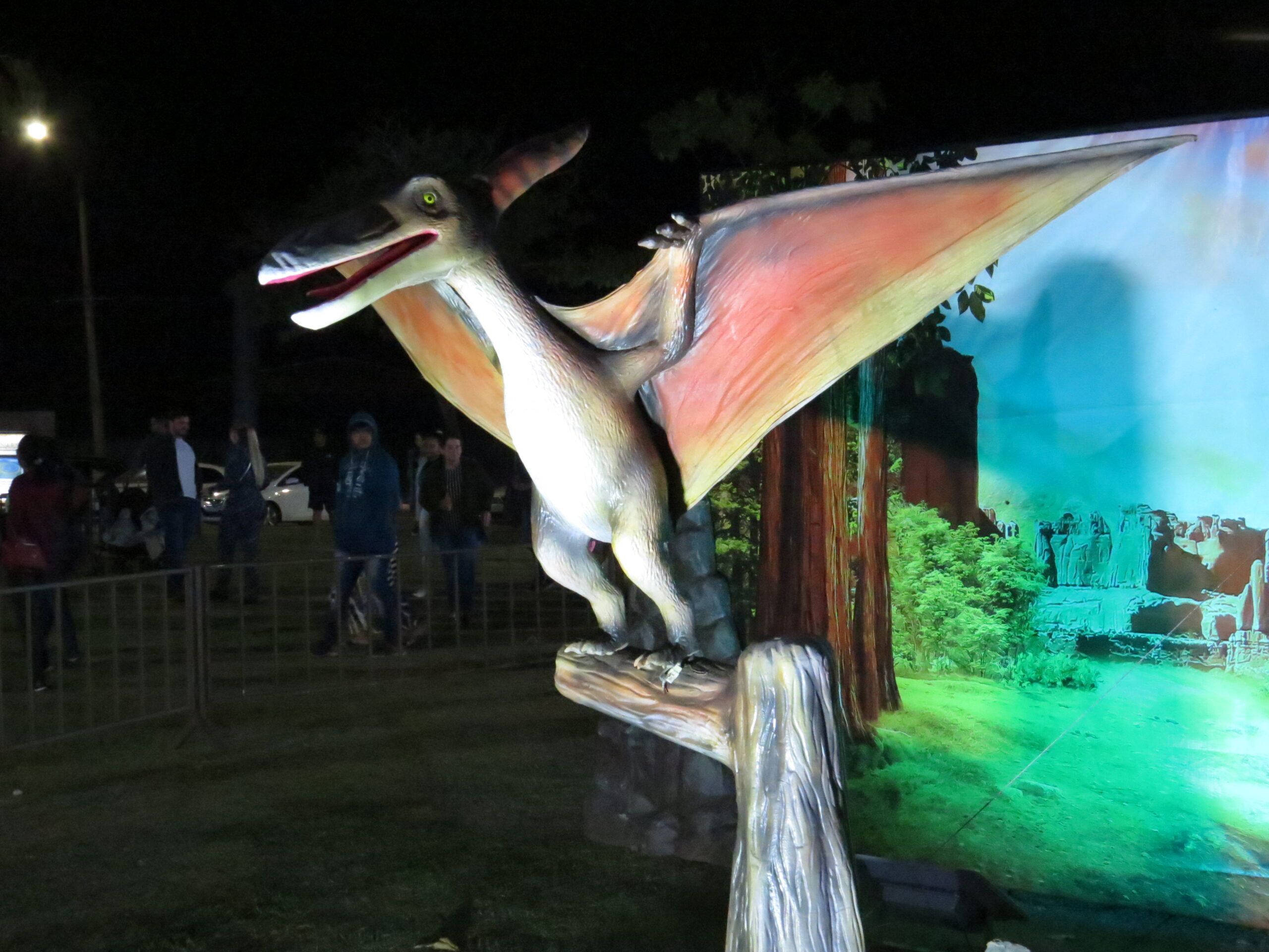 Réplicas animatrônicas de dinossauros são atração da Expodinos em Lucas do Rio  Verde