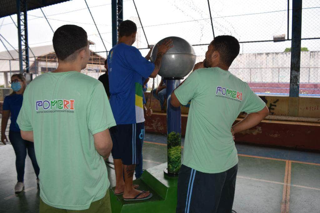 adolescentes participam do circuito itinerante da ciencia de mato grosso