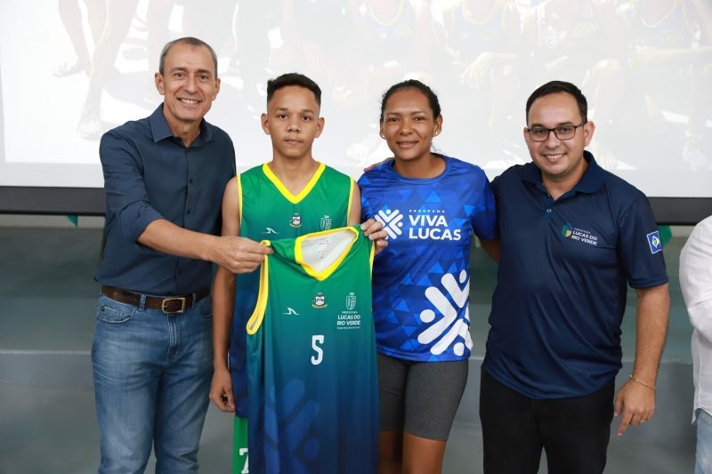 atletas do viva lucas sao recepcionados pelo prefeito miguel