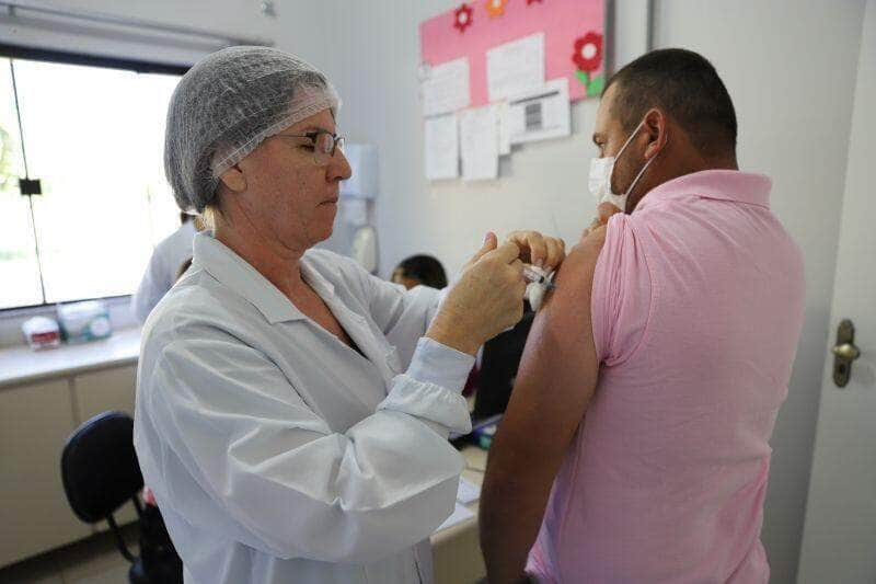 cerca de 1 400 doses de vacinas foram aplicadas no dia d em lucas do rio verde