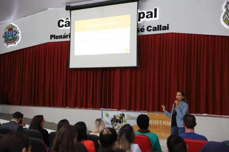 educadores recebem orientacoes em palestra sobre exploracao sexual infantojuvenil