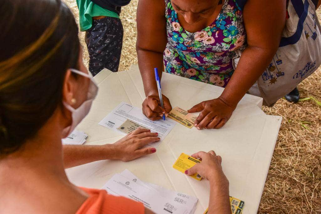 em 1° dia de mutirao 3 mil beneficiarias fazem a troca do cartao do ser familia emergencial em cuiaba