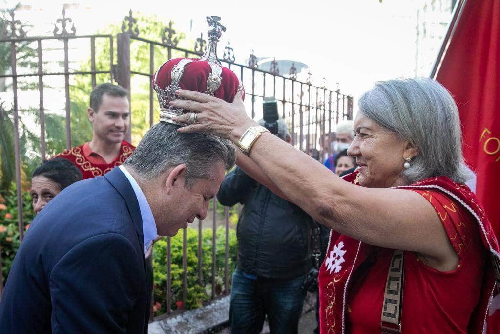 governador recebe festeiros do senhor divino momento de reverenciar a fe”