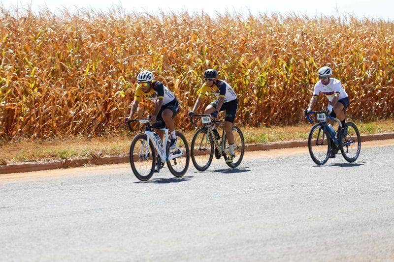 gp de ciclismo reune atletas de lucas do rio verde e regiao