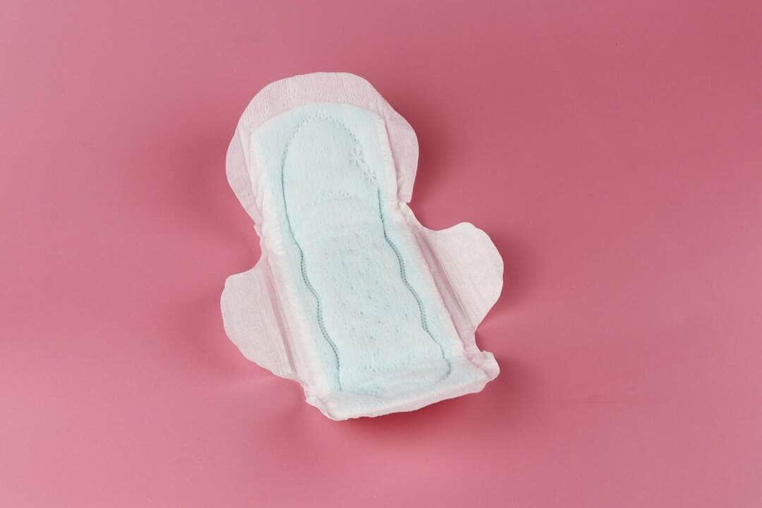 É assim que você pode tratar uma barriga inchada durante e menstruação