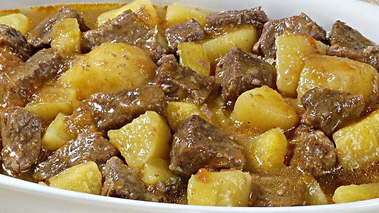 como fazer carne de panela com mandioca